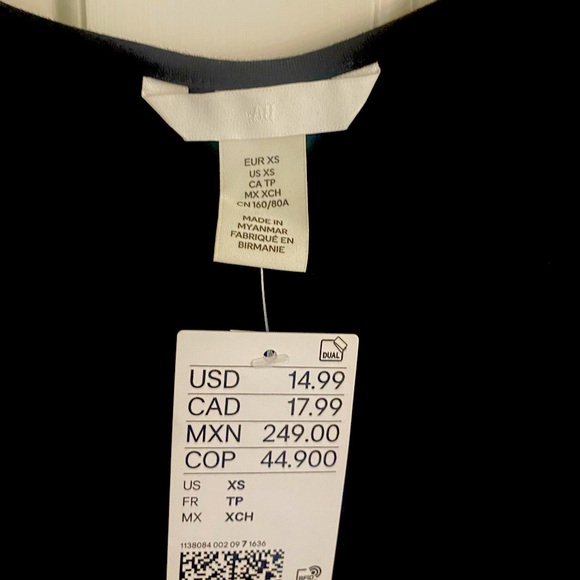 Black H&M mixed media t shirt with puff sleeves - Picture 2 of 2